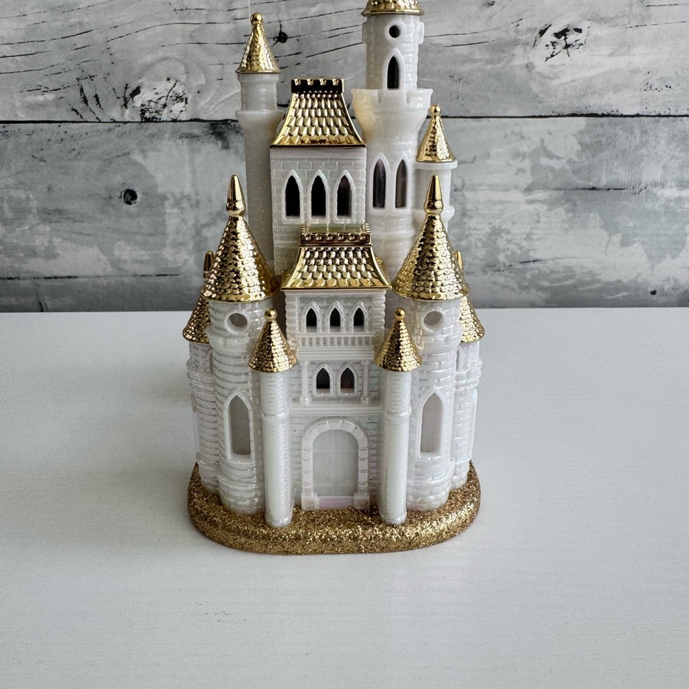 Gold and White Castle Princess Wall Plug